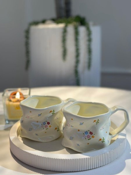 فنجان مطعوج ورد